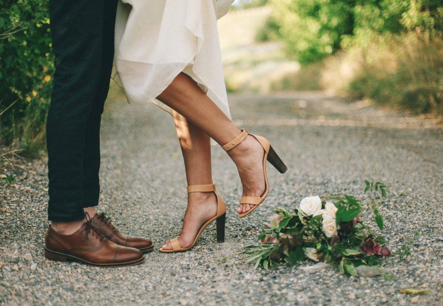 Rustic Wedding Pose for with a creative style